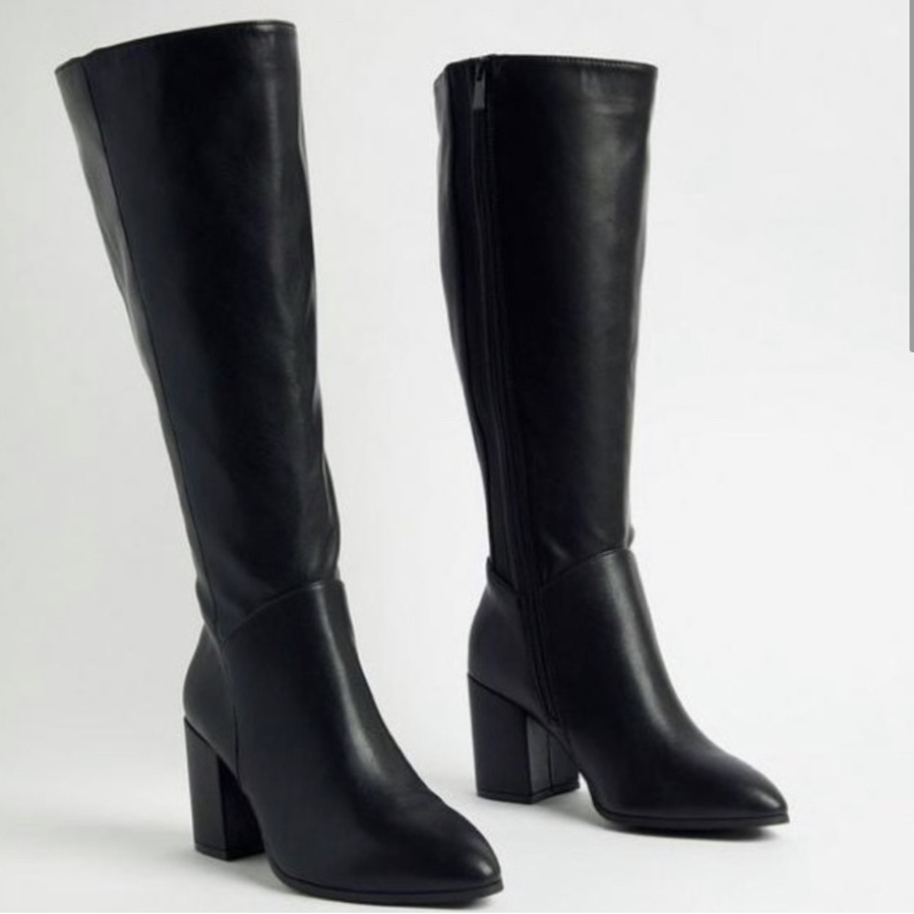 Torrid Knee High Pointed Toe Boot Size 9.5